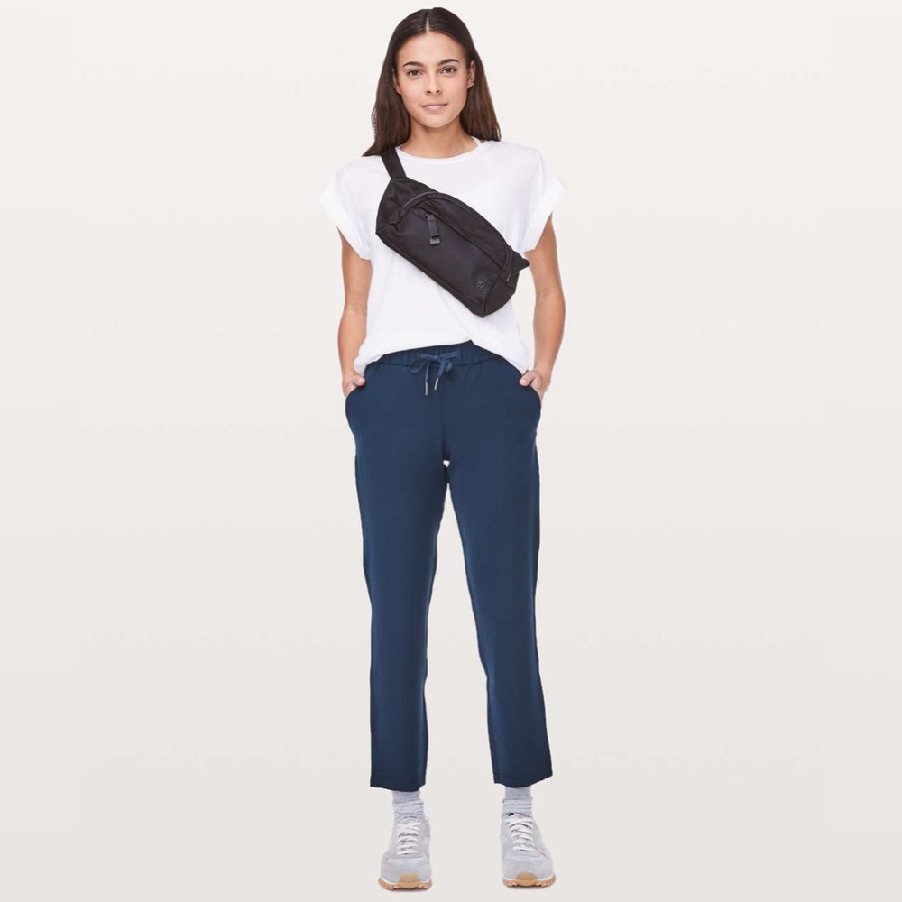 Lululemon On The Fly Woven Pant in True Blue